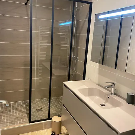 5 Personnes 65m2 Avec Balcon, Vues Partielles Mer, 150m De La Et Centre, Wifi Et Parking Prive Daire
