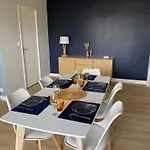 65m2 Avec Balcon Vues Partielles à 150m De La Et Centre, Wifi Et Parking Privé *