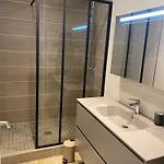 65m2 Avec Balcon Vues Partielles à 150m De La Et Centre, Wifi Et Parking Privé Appartamento