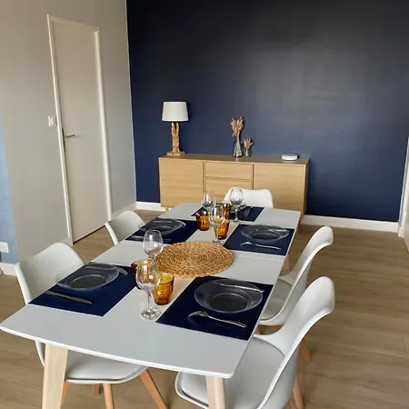 65m2 Avec Balcon Vues Partielles A 150m De La Et Centre, Wifi Et Parking Prive *