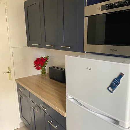 65m2 Avec Balcon Vues Partielles A 150m De La Et Centre, Wifi Et Parking Prive Apartment