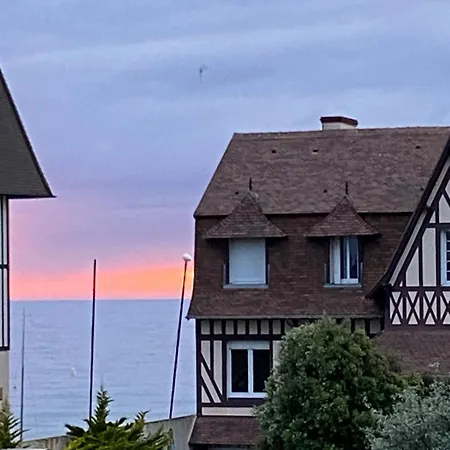 5 Personnes 65m2 Avec Balcon, Vues Partielles Mer, 150m De La Et Centre, Wifi Et Parking Prive Apartmán Blonville-sur-Mer