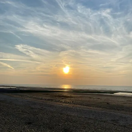 5 Personnes 65m2 Avec Balcon, Vues Partielles Mer, 150m De La Et Centre, Wifi Et Parking Prive * Blonville-sur-Mer