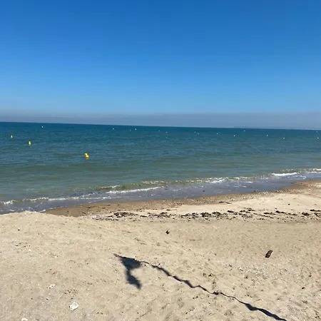 Apartment 65m2 Avec Balcon Vues Partielles A 150m De La Et Centre, Wifi Et Parking Prive *
