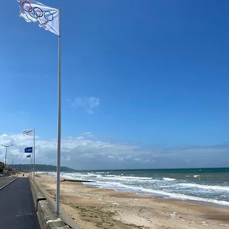 5 Personnes 65m2 Avec Balcon, Vues Partielles Mer, 150m De La Et Centre, Wifi Et Parking Prive