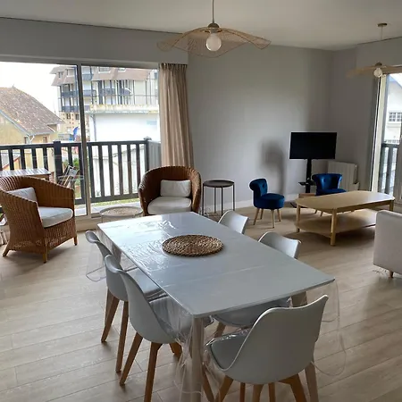 65m2 Avec Balcon Vues Partielles A 150m De La Et Centre, Wifi Et Parking Prive *