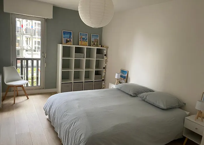 Apartamento 65m2 Avec Balcon Vues Partielles à 150m De La Et Centre, Wifi Et Parking Privé