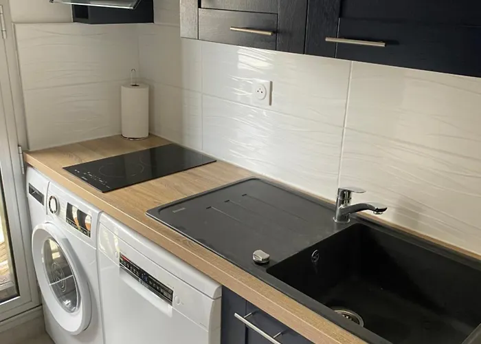 Apartamento 65m2 Avec Balcon Vues Partielles à 150m De La Et Centre, Wifi Et Parking Privé *