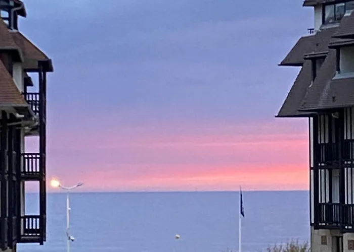 65m2 Avec Balcon Vues Partielles à 150m De La Et Centre, Wifi Et Parking Privé *